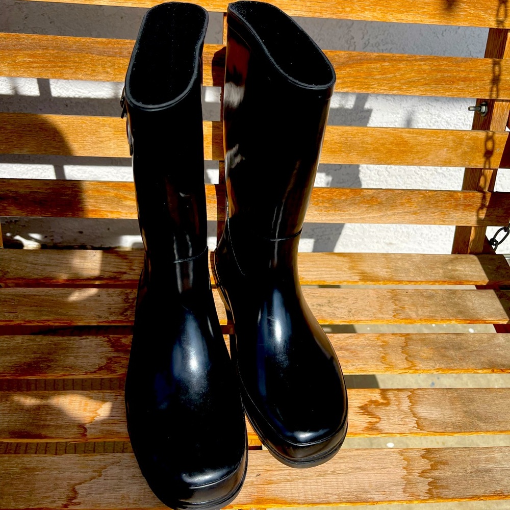 Heavy duty rain boots